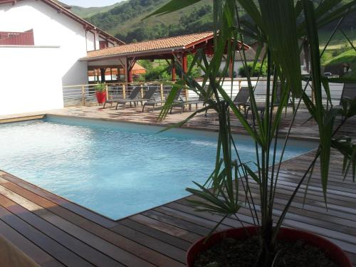 Esterencuby Hotel | Logis Hôtel Andreinia & Cabanes