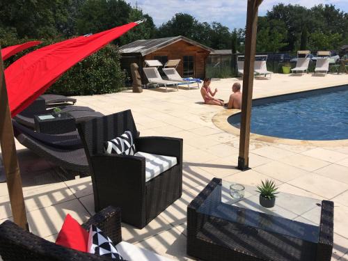 Rousset Hotel | Logis Hôtel & Spa Déjeunez Sous L'Arbre