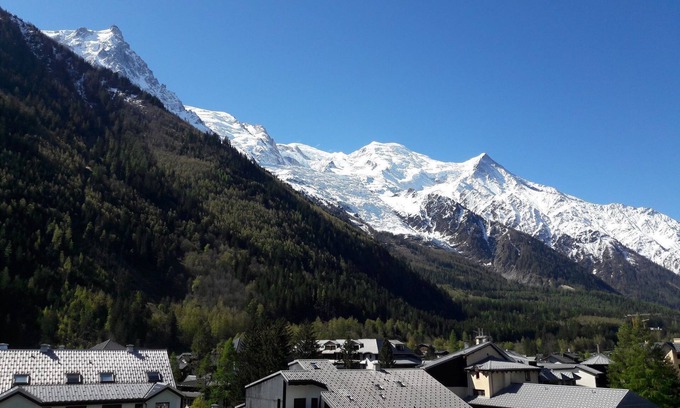 Chamonix City Centre Apartment | Lognan 6 - an apartment that sleeps 4 guests in 1 bedroom