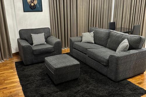 Woolwich Apartment | London Polytechnic Apartment with 3 Bedrooms