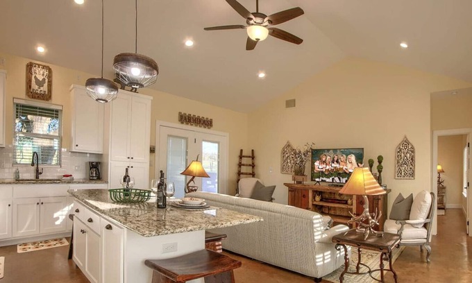 Fredericksburg Cabin | Lone Star Cabin No. 4