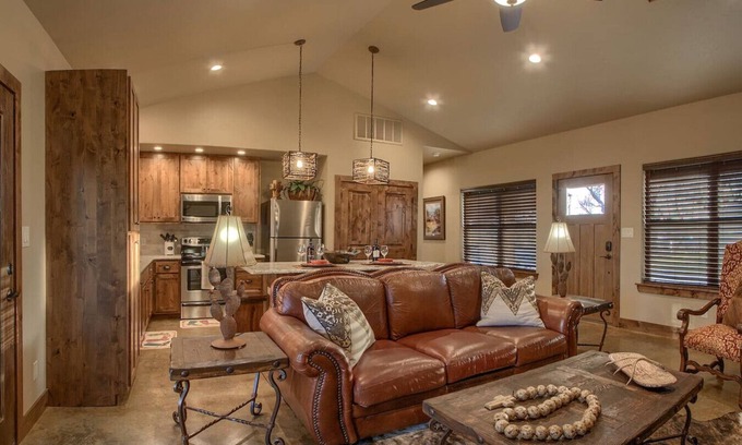 Fredericksburg Cabin | Lone Star Cabin No. 5