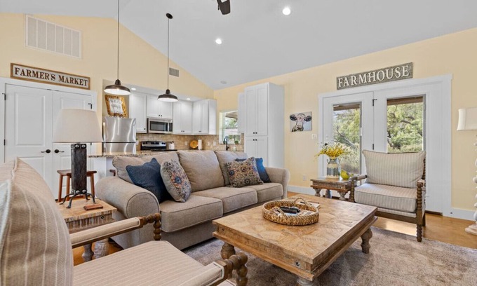 Fredericksburg Cabin | Lone Star Cabin No. 8