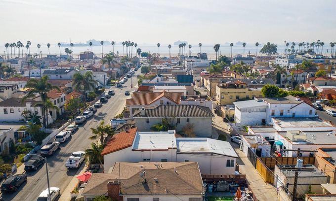 Belmont Shore Cottage | Long Beach, Belmont Shore. Centrally Located. Near Airport.