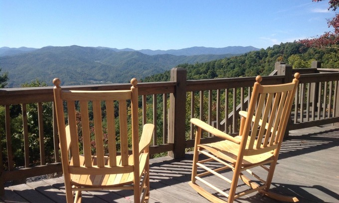 Clyde House | Long Range Unobstructed Mountain Views in a Well Appointed Home