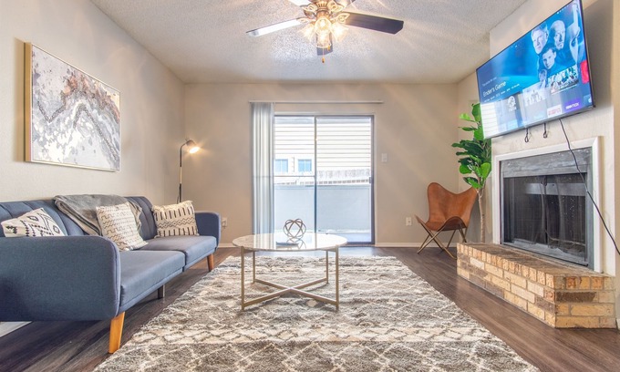 South Lamar Apartment | Long Term 1BR Suite | Pool, Parking + Gym N