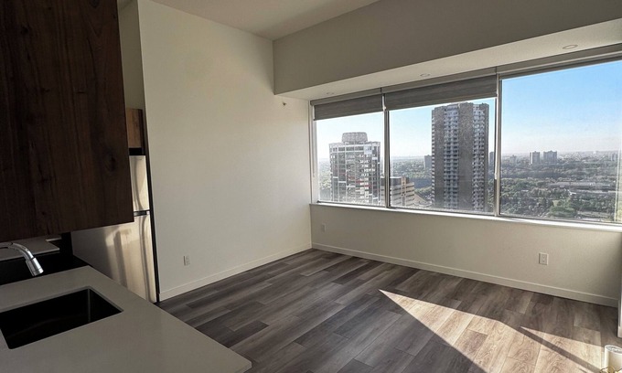 Downtown Edmonton Apartment | Long Term Stays Apartment Downtown - Unfurnished/Furnished options