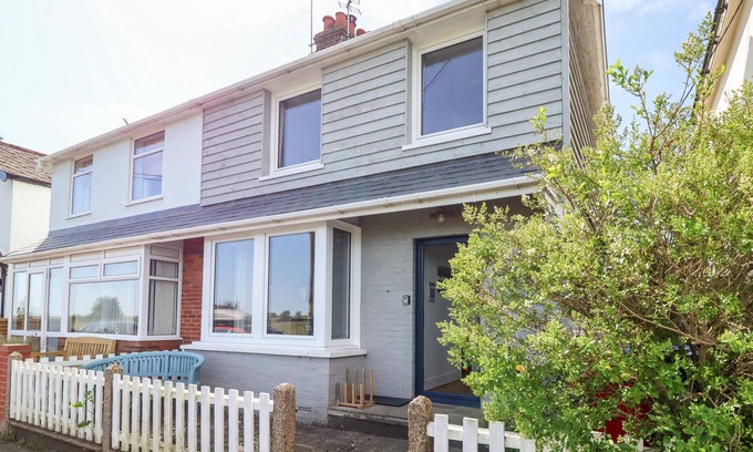 Southwold Cottage | LONG VIEW, family friendly, with open fire in Southwold