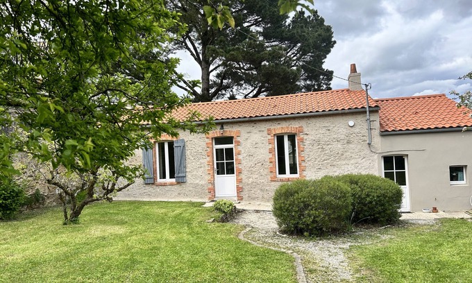 Pornic House | Longère on wooded grounds 2 steps from the port and thalasso (2 bedrooms, bathroom)