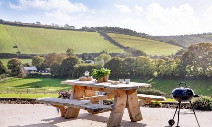 Paignton House | Longpark Linhay - Sleeps 4 guests in 2 bedrooms