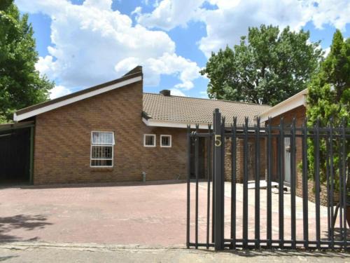 Clarens House | Lonini