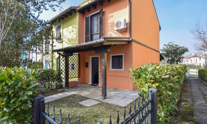 Rosolina House | Look forward to a cozy townhouse equipped with everything you may need for a vacation in Italy.