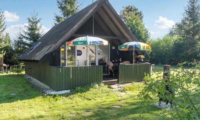 Næsby Strand House | Look forward to a nice family vacation in the inviting cottage not far from the sea.