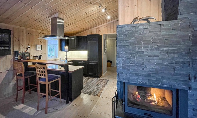 Svingvoll House | Look forward to a relaxing and active holiday in this beautiful wooden house.