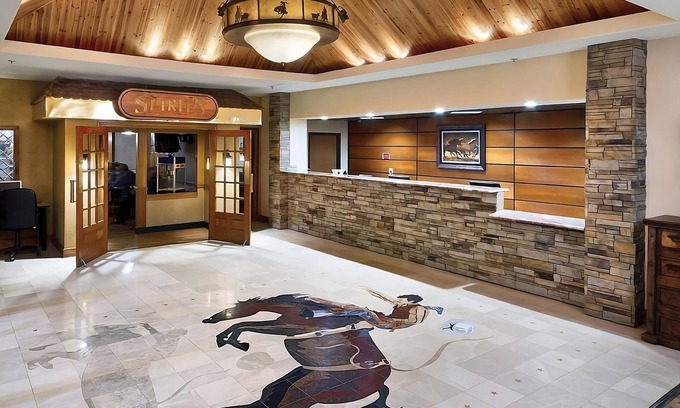 Casper House | Look No Further! Free Airport Shuttle, On-Site Dining and Bar!