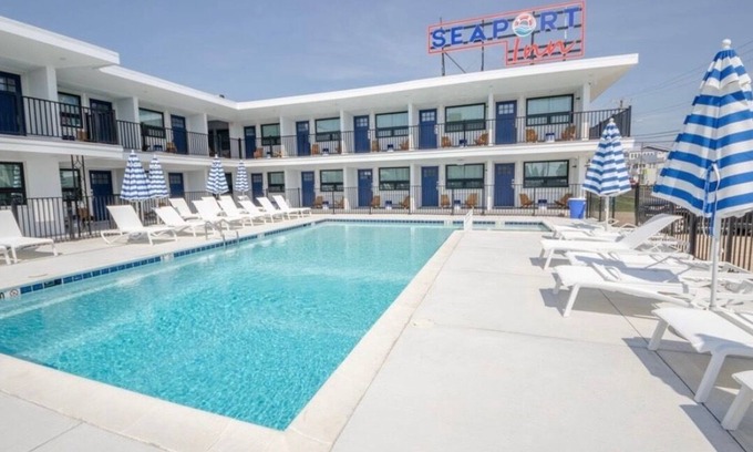 North Wildwood Condo | Look No Further! Renovated 1 B/R Condo 1 Blk from the Beach with beautiful pool