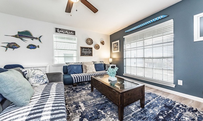 Clear Lake Shores House | Looking for family retreat with coastal-island vibes? Casa Verde is for you