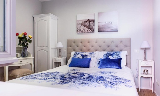 Como City Centre House | Lora Center Room
