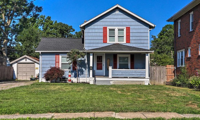 Lorain House | Lorain Lake Cottage Less Than 1 Mi to Lake Erie Fun!