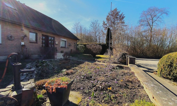 Silberstedt Apartment | Lorenz: large apartment with sunny balcony in a quiet location - Ferienwohnung Lorenz