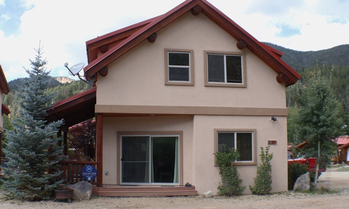 Red River House | Lost in Paradise - In Town - New Property - Pet Friendly