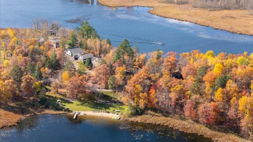 Lake Shore Hotel | Lost Lake Lodge