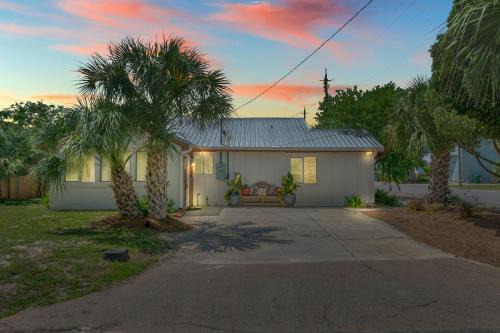Bid-a-wee Beach House | Lost Pearl - Charming 1940s Beach Cottage, 1 Block to Private Beach Access, FREE Daily Activities, and More
