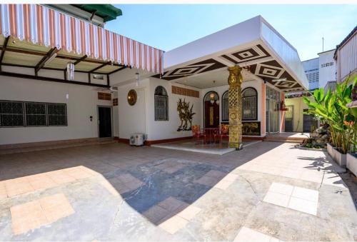 Talat Nuea Villa | Lotus House