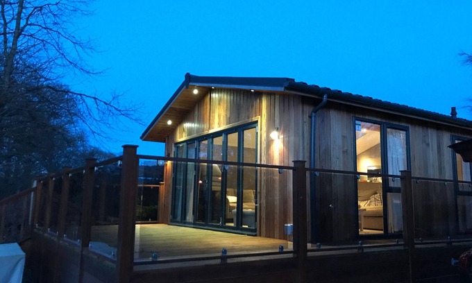 Bowness-on-Windermere Cottage | Loubi's Lakeside Lodge