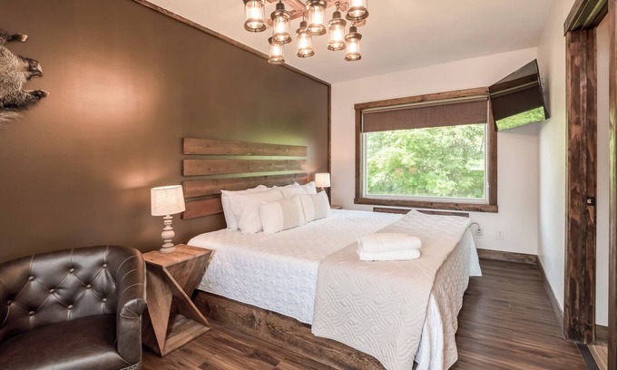 Prescott Apartment | Lounge & Cozy Living | Free Parking