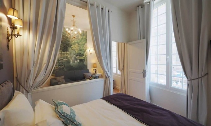 2nd Arrondissement Apartment | Louvre Opera Design