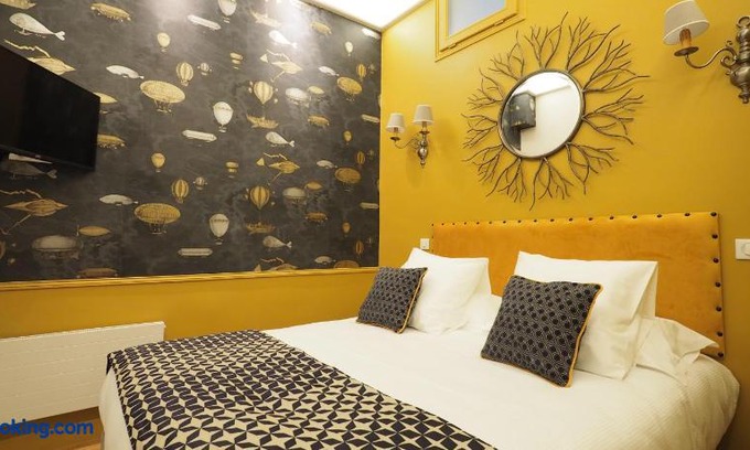 Vivienne Apartment | Louvre Opera Private ChicSuites