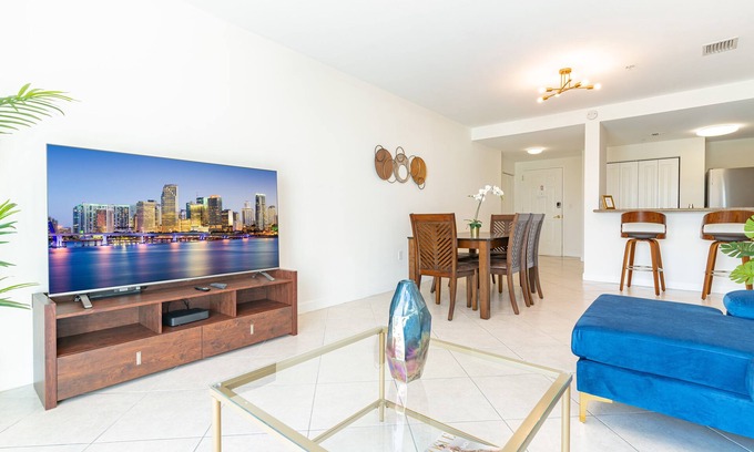 Coral Way Condo | Lovely 2/2 with king bed, Parking, Self Check In.
