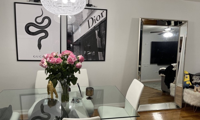 Canarsie House | Lovely 2 bed/bathroom apartment with open parking