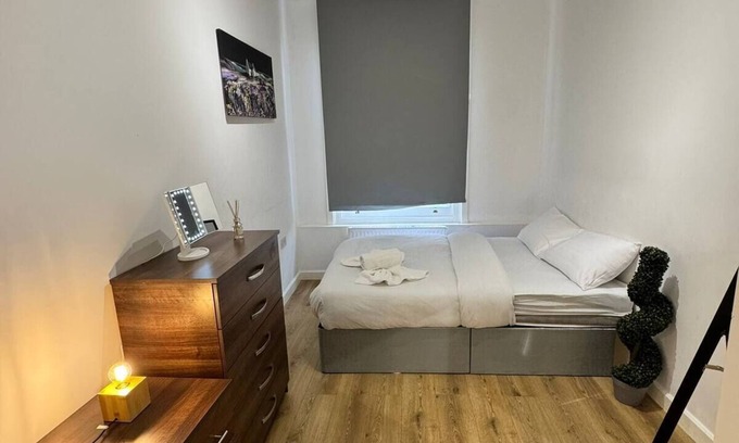 Somers Town Apartment | Lovely 2-bedroom apartment with AC in vibrant LondonHW1A