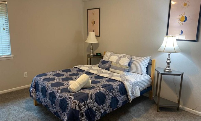 Sandy Springs Condo | Lovely 2 bedroom condo sleeps 6