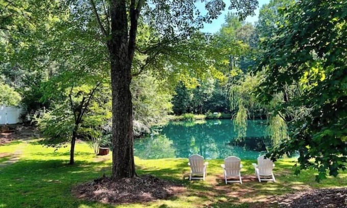 Greenville - Spartanburg Cottage | Lovely 2BR Guesthouse in Greenville Near Furman w/Pond Views & Fire Pit