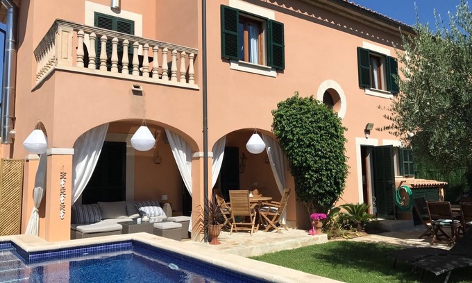 Alcudia Villa | Lovely 3 bdr villa w aircon & wi-fi, private saltwater pool, 400m to beach