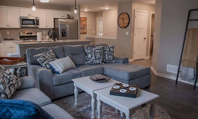 Loves Park House | Lovely 3 Bed Condo in Loves Park