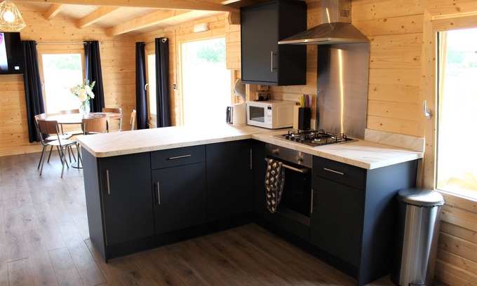 Ashton Under Hill Cabin | Lovely 3-Bed Lodge in Ashton Under Hill