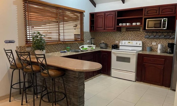 Roble Apartment | Lovely 3 bedroom apartment overlooking Christmas tree farm