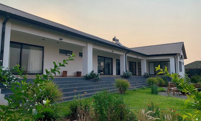 Victoria Falls House | Lovely 3-bedroom house with AC in Victoria Falls