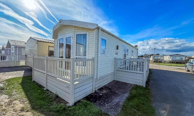 Felixstowe Other | Lovely 6 Berth Caravan At Suffolk Sands Holiday Park Ref 45010Mv