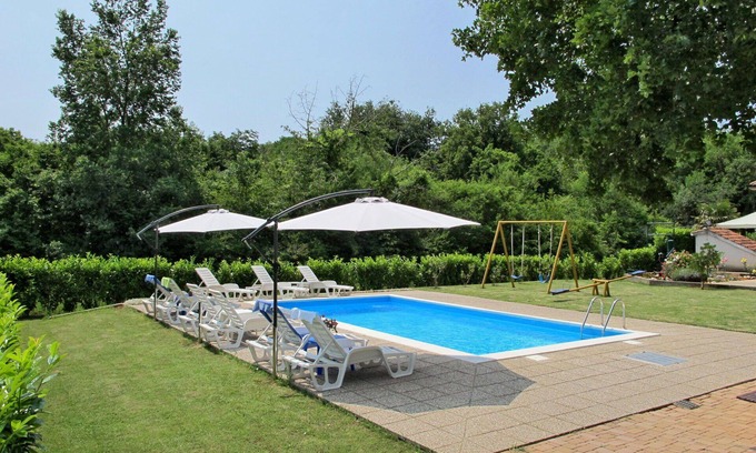 Sveti Vid Dobrinjski Apartment | Lovely apartment for 4 people with pool, WIFI, A/C, TV, patio and pets allowed