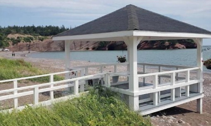 St. Martins Apartment | Lovely apartment across from the Bay of Fundy.