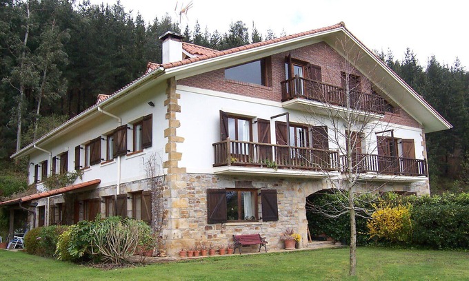 Busturia Apartment | Lovely apartment for 4 people with WIFI, TV and patio