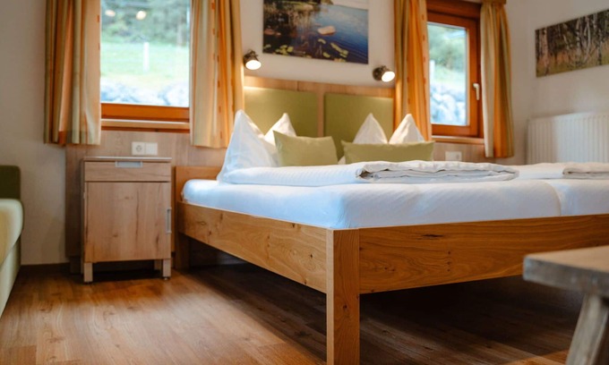 Donnersbach Apartment | Lovely apartment for 5 people with WIFI, TV, patio and pets allowed
