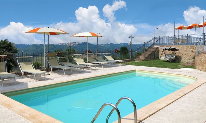 Cossombrato Apartment | Lovely apartment for 4 people with WIFI, pool, TV, patio and pets allowed