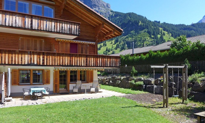 Blausee Apartment | Lovely apartment for 6 people with WIFI, TV, terrace and panoramic view