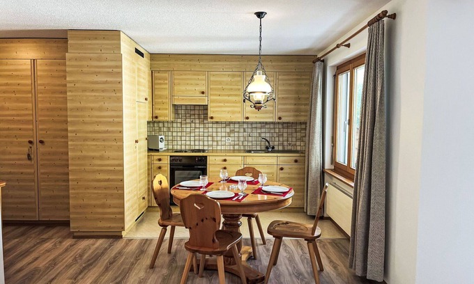 Grisons Apartment | Lovely apartment for 2 guests with pool, WIFI, TV, balcony, pets allowed and panoramic view